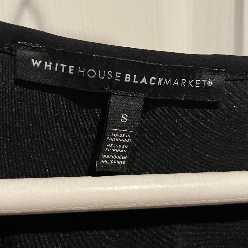 White House Black Market Black Ruched V-Neck Short Sleeve Tee with Trim - Picture 2 of 4